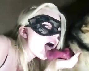 Русская стройная блондинка кайфует от секса с собакой в новый год. Artofzoo rus porn