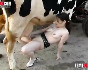 Порно девушки с коровой, видео фистинг зоофилки в селе