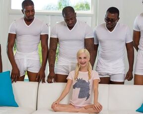 Пятеро негров ебут худую блондинку Пайпер Перри. Групповое порно мем